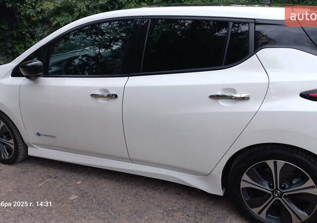 Белый Ниссан Лиф, объемом двигателя 0 л и пробегом 82 тыс. км за 15600 $, фото 12 на Automoto.ua