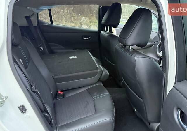 Белый Ниссан Лиф, объемом двигателя 0 л и пробегом 63 тыс. км за 6231 $, фото 10 на Automoto.ua