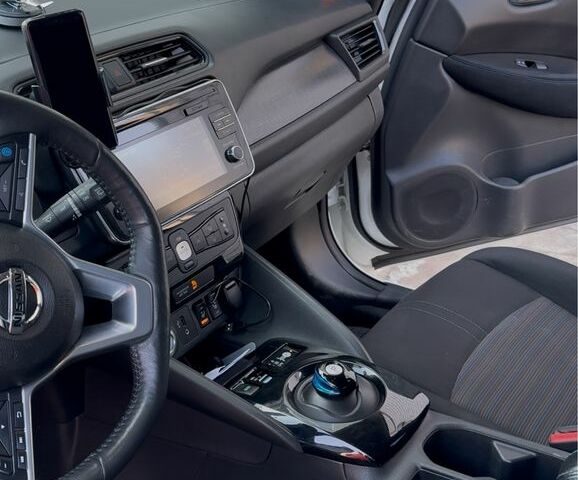 Белый Ниссан Лиф, объемом двигателя 0 л и пробегом 97 тыс. км за 11000 $, фото 5 на Automoto.ua