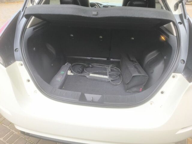 Белый Ниссан Лиф, объемом двигателя 0 л и пробегом 101 тыс. км за 12800 $, фото 8 на Automoto.ua