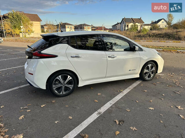 Белый Ниссан Лиф, объемом двигателя 0 л и пробегом 52 тыс. км за 15500 $, фото 7 на Automoto.ua