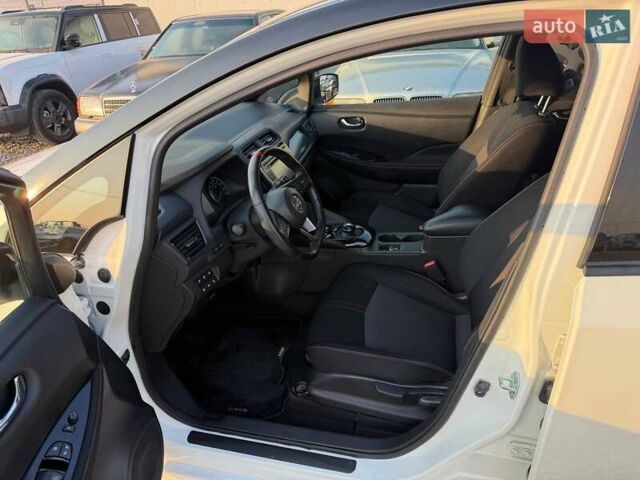 Белый Ниссан Лиф, объемом двигателя 0 л и пробегом 33 тыс. км за 16400 $, фото 14 на Automoto.ua