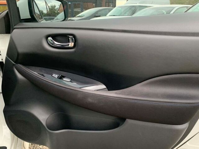 Білий Ніссан Ліф, об'ємом двигуна 40 л та пробігом 80 тис. км за 12800 $, фото 20 на Automoto.ua