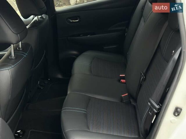 Білий Ніссан Ліф, об'ємом двигуна 0 л та пробігом 162 тис. км за 13601 $, фото 40 на Automoto.ua