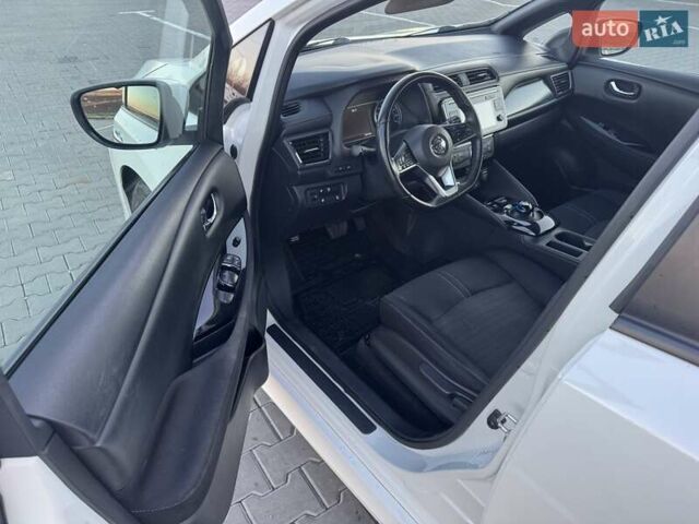 Білий Ніссан Ліф, об'ємом двигуна 0 л та пробігом 135 тис. км за 10900 $, фото 6 на Automoto.ua