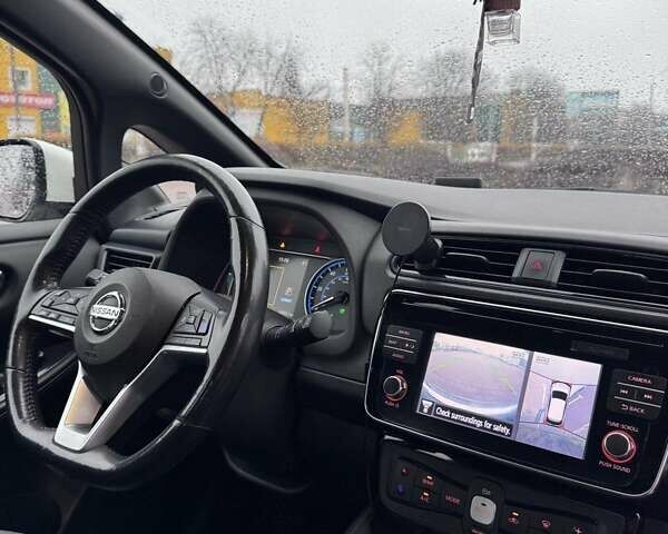 Белый Ниссан Лиф, объемом двигателя 0 л и пробегом 93 тыс. км за 12700 $, фото 4 на Automoto.ua