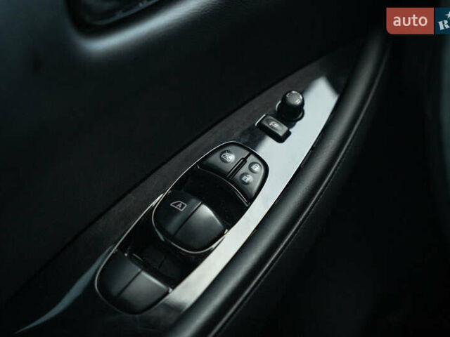 Белый Ниссан Лиф, объемом двигателя 0 л и пробегом 108 тыс. км за 13900 $, фото 48 на Automoto.ua