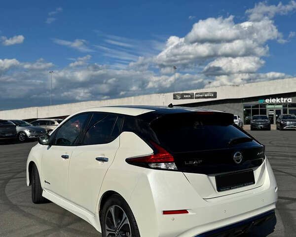 Білий Ніссан Ліф, об'ємом двигуна 0 л та пробігом 157 тис. км за 12500 $, фото 4 на Automoto.ua