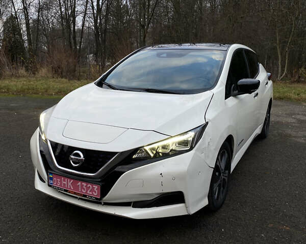 Белый Ниссан Лиф, объемом двигателя 0 л и пробегом 147 тыс. км за 10999 $, фото 10 на Automoto.ua