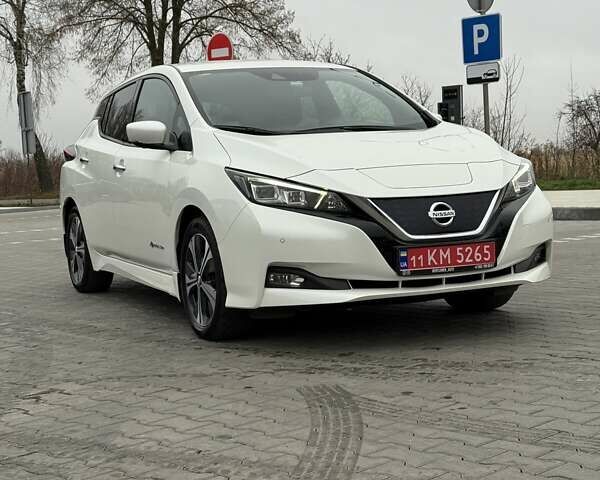 Белый Ниссан Лиф, объемом двигателя 0 л и пробегом 92 тыс. км за 12500 $, фото 3 на Automoto.ua