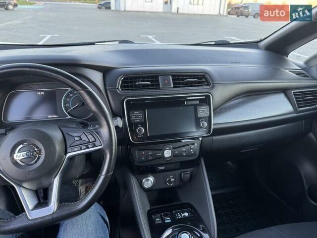 Білий Ніссан Ліф, об'ємом двигуна 0 л та пробігом 135 тис. км за 10900 $, фото 1 на Automoto.ua