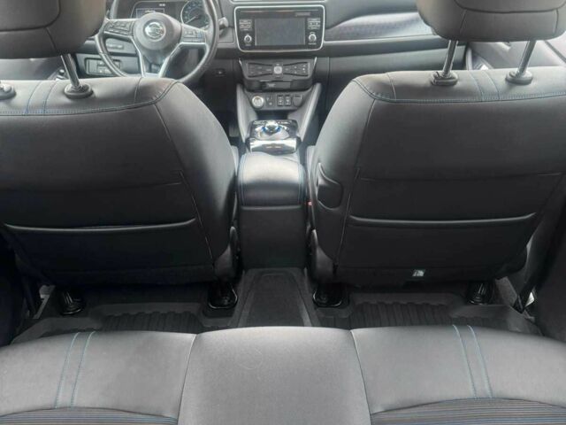 Белый Ниссан Лиф, объемом двигателя 0 л и пробегом 111 тыс. км за 9700 $, фото 14 на Automoto.ua