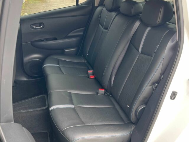 Белый Ниссан Лиф, объемом двигателя 0 л и пробегом 115 тыс. км за 12700 $, фото 18 на Automoto.ua