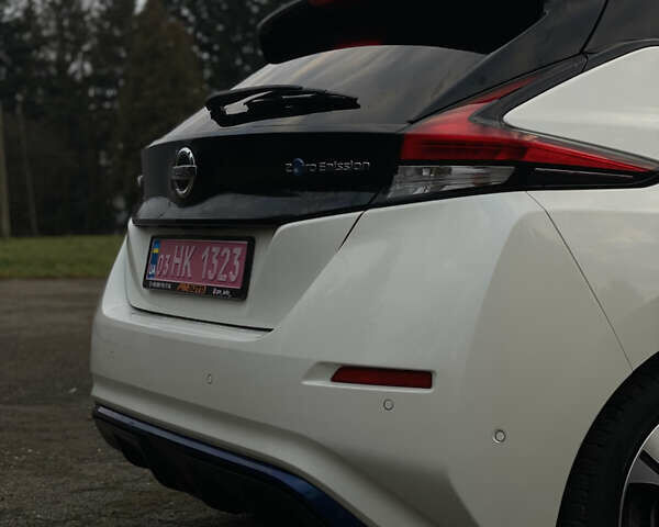 Белый Ниссан Лиф, объемом двигателя 0 л и пробегом 147 тыс. км за 10999 $, фото 12 на Automoto.ua