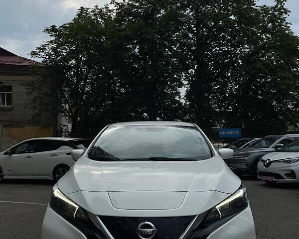 Белый Ниссан Лиф, объемом двигателя 0 л и пробегом 83 тыс. км за 12799 $, фото 6 на Automoto.ua