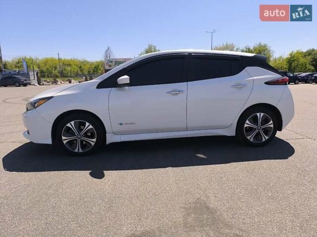 Білий Ніссан Ліф, об'ємом двигуна 0 л та пробігом 129 тис. км за 11300 $, фото 5 на Automoto.ua