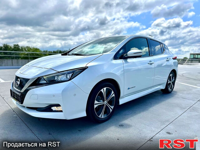 Белый Ниссан Лиф, объемом двигателя 0.13 л и пробегом 44 тыс. км за 12400 $, фото 2 на Automoto.ua