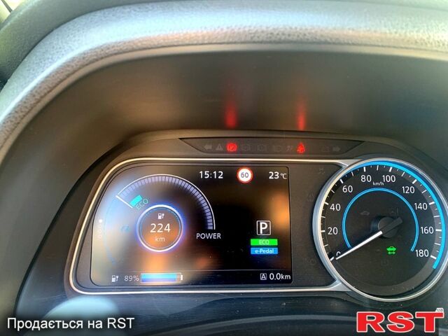 Білий Ніссан Ліф, об'ємом двигуна 0 л та пробігом 140 тис. км за 13000 $, фото 4 на Automoto.ua