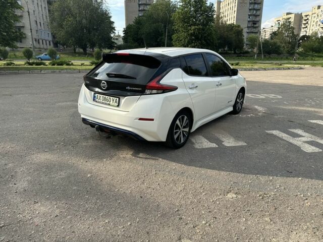 Белый Ниссан Лиф, объемом двигателя 0 л и пробегом 147 тыс. км за 11800 $, фото 4 на Automoto.ua