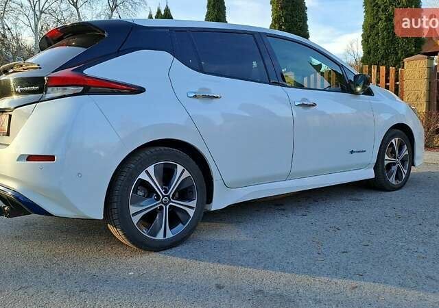 Белый Ниссан Лиф, объемом двигателя 0 л и пробегом 114 тыс. км за 12950 $, фото 6 на Automoto.ua