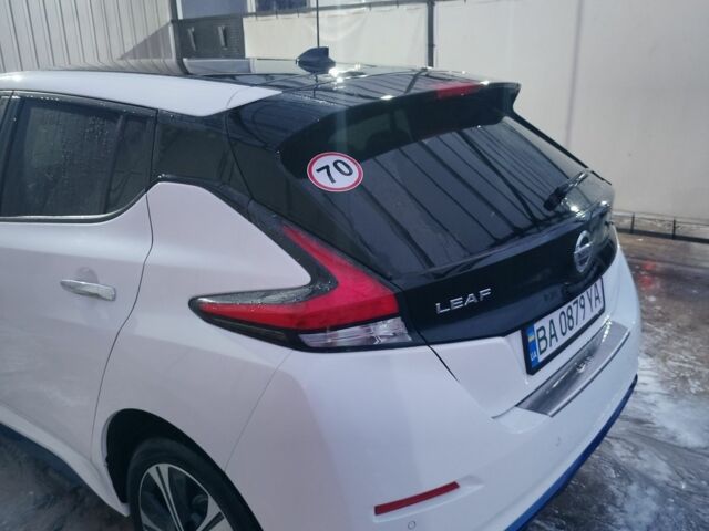 Белый Ниссан Лиф, объемом двигателя 0 л и пробегом 124 тыс. км за 15000 $, фото 2 на Automoto.ua