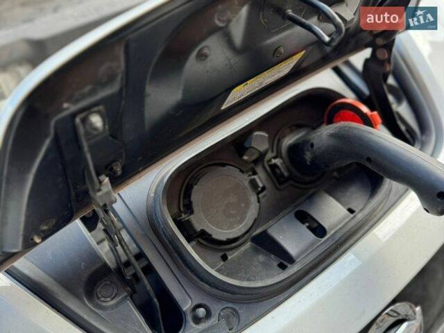 Белый Ниссан Лиф, объемом двигателя 0 л и пробегом 130 тыс. км за 11700 $, фото 8 на Automoto.ua