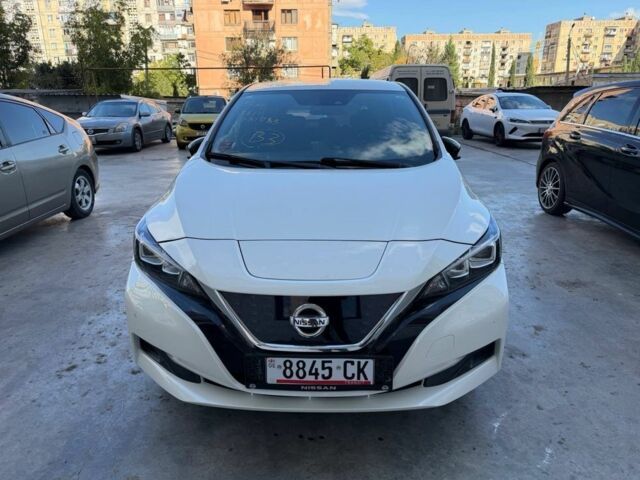 Белый Ниссан Лиф, объемом двигателя 0 л и пробегом 63 тыс. км за 11800 $, фото 1 на Automoto.ua