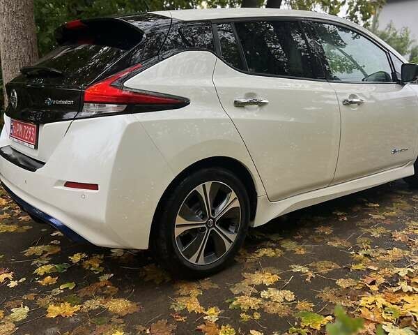 Белый Ниссан Лиф, объемом двигателя 0 л и пробегом 139 тыс. км за 10950 $, фото 5 на Automoto.ua