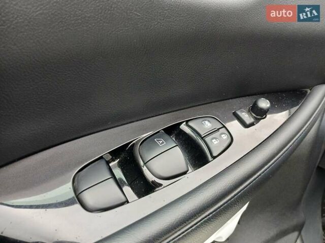 Белый Ниссан Лиф, объемом двигателя 0 л и пробегом 135 тыс. км за 12799 $, фото 12 на Automoto.ua