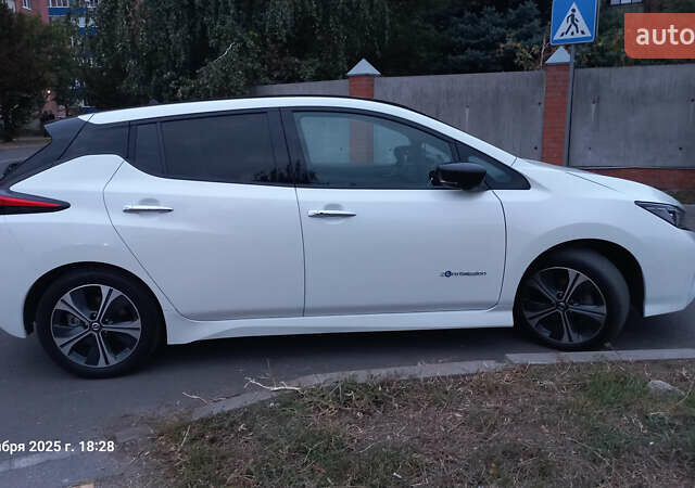 Белый Ниссан Лиф, объемом двигателя 0 л и пробегом 82 тыс. км за 15600 $, фото 15 на Automoto.ua