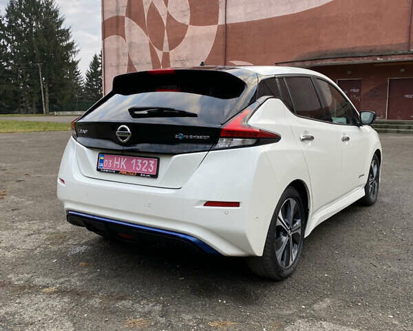 Белый Ниссан Лиф, объемом двигателя 0 л и пробегом 147 тыс. км за 10999 $, фото 18 на Automoto.ua