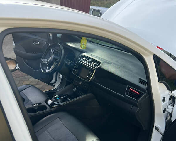 Белый Ниссан Лиф, объемом двигателя 0 л и пробегом 136 тыс. км за 11500 $, фото 14 на Automoto.ua