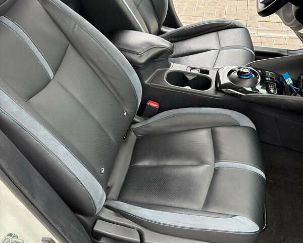 Білий Ніссан Ліф, об'ємом двигуна 0 л та пробігом 150 тис. км за 10400 $, фото 18 на Automoto.ua