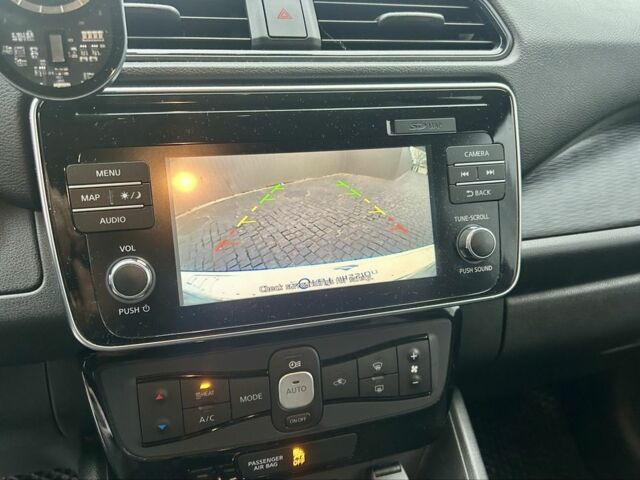 Белый Ниссан Лиф, объемом двигателя 0 л и пробегом 65 тыс. км за 11800 $, фото 7 на Automoto.ua