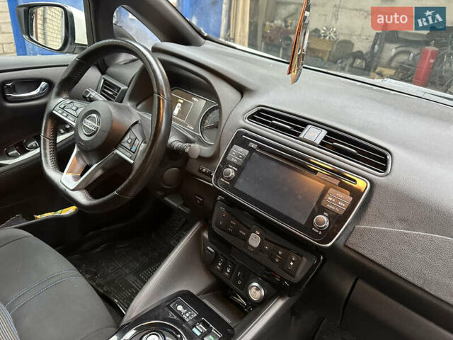 Белый Ниссан Лиф, объемом двигателя 0 л и пробегом 37 тыс. км за 12700 $, фото 20 на Automoto.ua