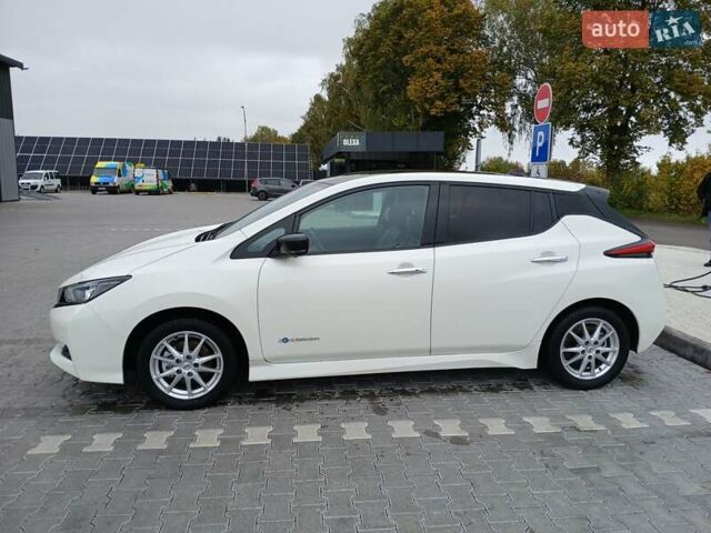 Белый Ниссан Лиф, объемом двигателя 0 л и пробегом 135 тыс. км за 12799 $, фото 2 на Automoto.ua