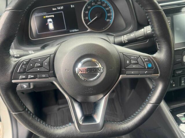 Белый Ниссан Лиф, объемом двигателя 0 л и пробегом 111 тыс. км за 9700 $, фото 7 на Automoto.ua