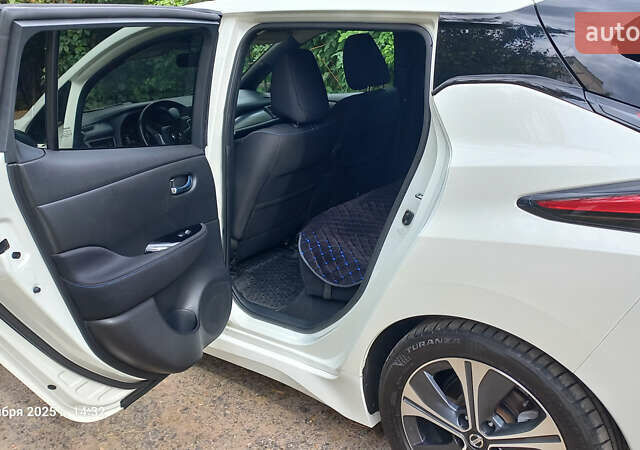 Белый Ниссан Лиф, объемом двигателя 0 л и пробегом 82 тыс. км за 15600 $, фото 33 на Automoto.ua