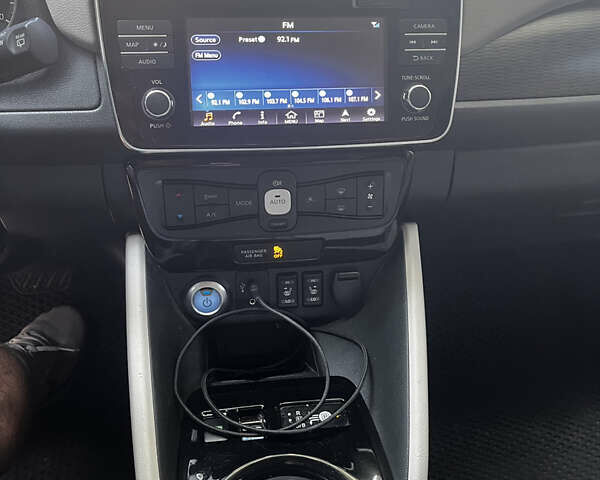 Белый Ниссан Лиф, объемом двигателя 0 л и пробегом 65 тыс. км за 14500 $, фото 20 на Automoto.ua