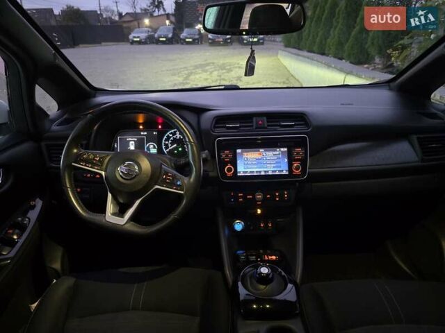 Білий Ніссан Ліф, об'ємом двигуна 0 л та пробігом 90 тис. км за 10000 $, фото 23 на Automoto.ua