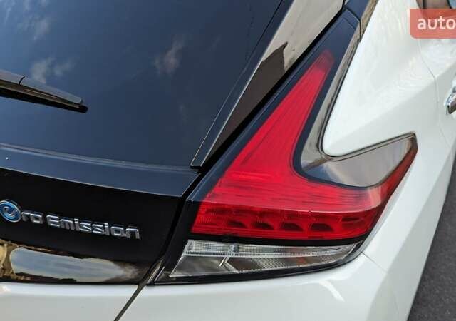 Белый Ниссан Лиф, объемом двигателя 0 л и пробегом 60 тыс. км за 14900 $, фото 13 на Automoto.ua