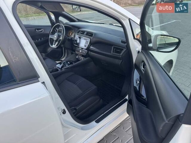 Білий Ніссан Ліф, об'ємом двигуна 0 л та пробігом 135 тис. км за 10900 $, фото 2 на Automoto.ua