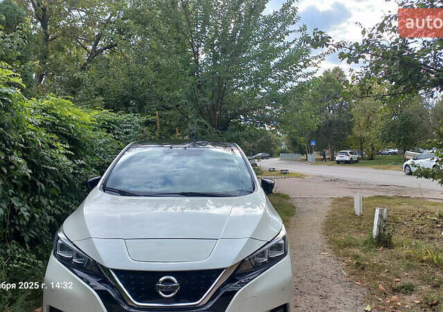 Белый Ниссан Лиф, объемом двигателя 0 л и пробегом 82 тыс. км за 15600 $, фото 18 на Automoto.ua