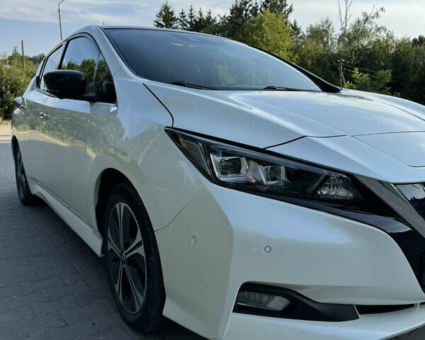 Білий Ніссан Ліф, об'ємом двигуна 0 л та пробігом 179 тис. км за 12500 $, фото 1 на Automoto.ua