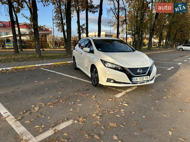 Белый Ниссан Лиф, объемом двигателя 0 л и пробегом 52 тыс. км за 15500 $, фото 2 на Automoto.ua