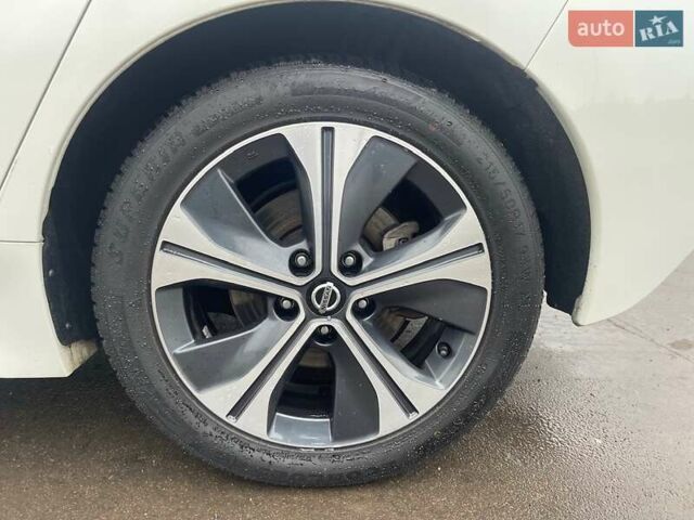 Белый Ниссан Лиф, объемом двигателя 0 л и пробегом 108 тыс. км за 12700 $, фото 31 на Automoto.ua