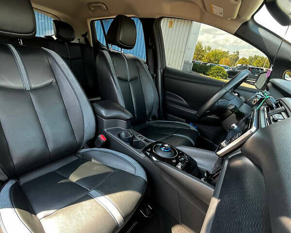 Білий Ніссан Ліф, об'ємом двигуна 0 л та пробігом 45 тис. км за 15500 $, фото 9 на Automoto.ua