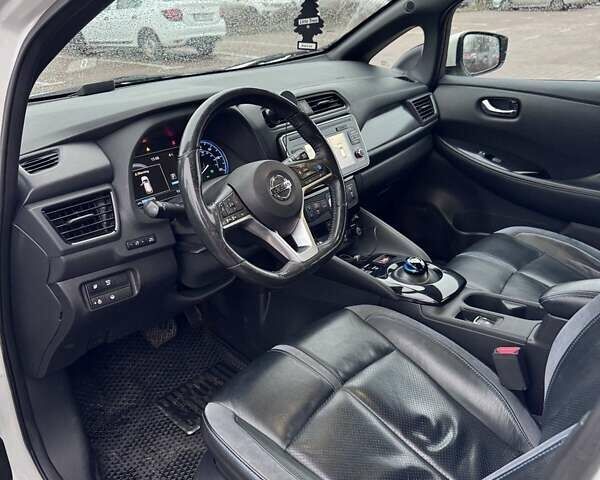 Белый Ниссан Лиф, объемом двигателя 0 л и пробегом 93 тыс. км за 12700 $, фото 6 на Automoto.ua