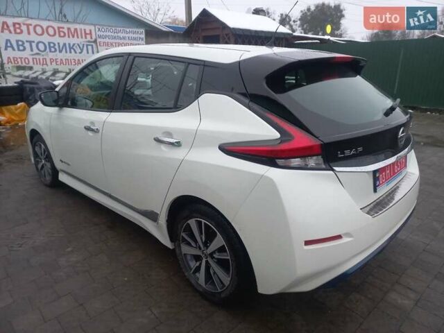 Белый Ниссан Лиф, объемом двигателя 0 л и пробегом 118 тыс. км за 10000 $, фото 4 на Automoto.ua