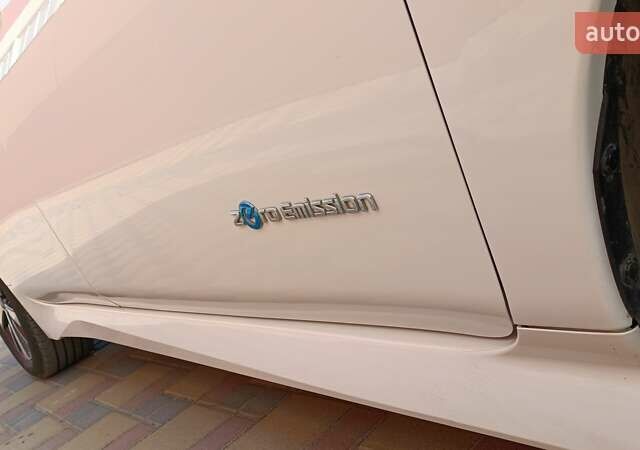 Белый Ниссан Лиф, объемом двигателя 0 л и пробегом 75 тыс. км за 11999 $, фото 17 на Automoto.ua